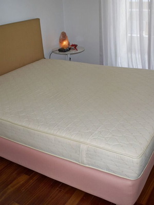 Media Strom double mattress 166x200x17 cm like new