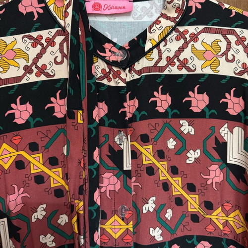Karavan dress like new with sleeve and nice pattern