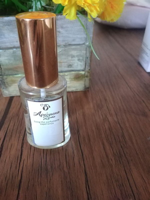 Powder type perfume