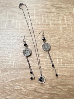 Jewelry set with pendant Z like new, silver