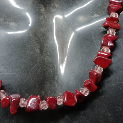 Necklace with garnet and rose quartz semi-precious stones like new
