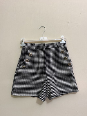 Zara shorts XS like new, black and white