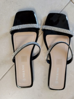 Voi & Noi platform sandals like new, size 40