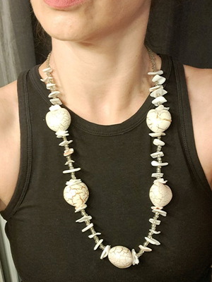 Light summer necklace like new, white and beige