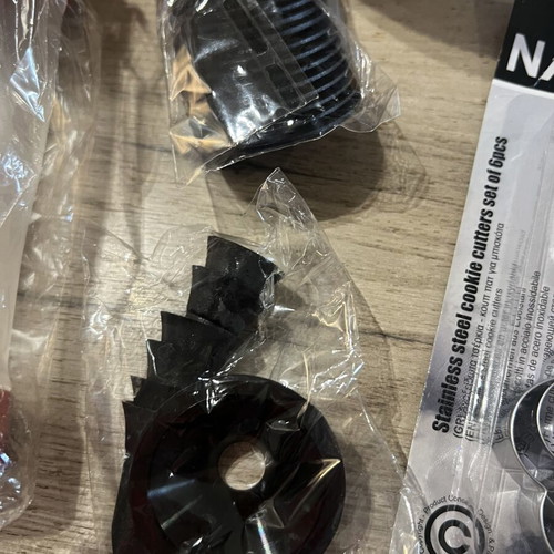 NAVA Misty cookie press with 16 cutters and 6 decorating nozzles, new