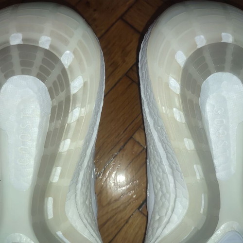 Adidas Ultraboost 22 sports shoes like new, white