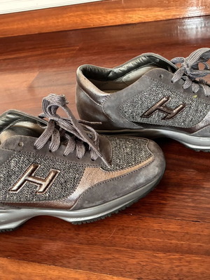 Hogan sneakers size 37.5 like new, gray athletic