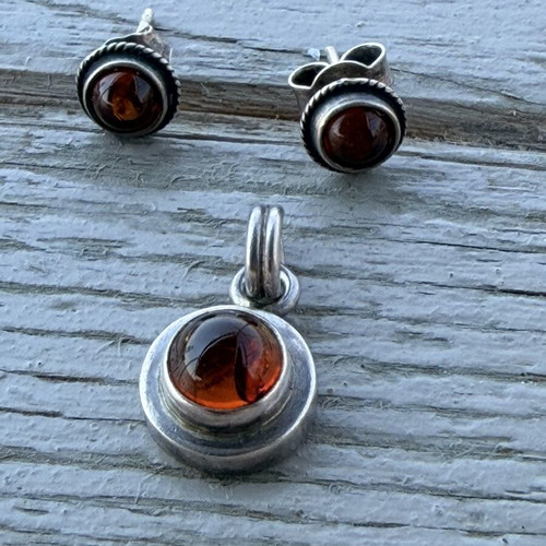 Silver set with amber