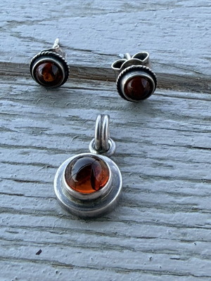 Silver set with amber