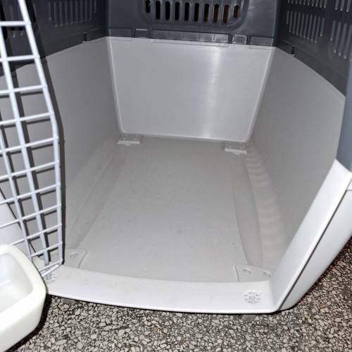Trixie Gulliver Dog Carrier Crate like new with metal door and storage