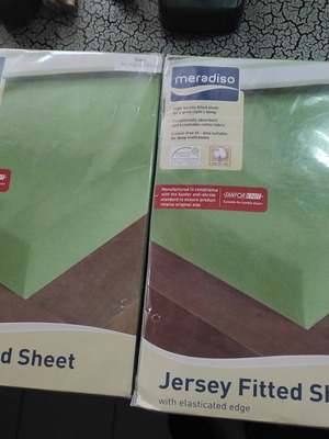 Single fitted sheet new green 90-100 x 200
