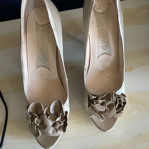 Nine West high heel pumps like new, gold beige