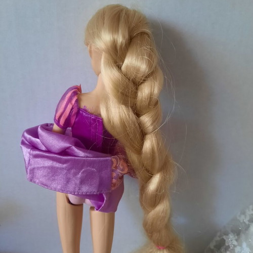 Rapunzel Disney Store doll used, classic old edition