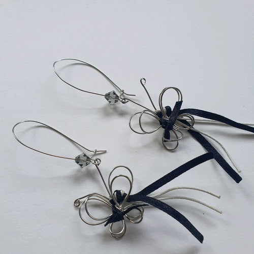 Butterfly earrings like new, hanging metal design