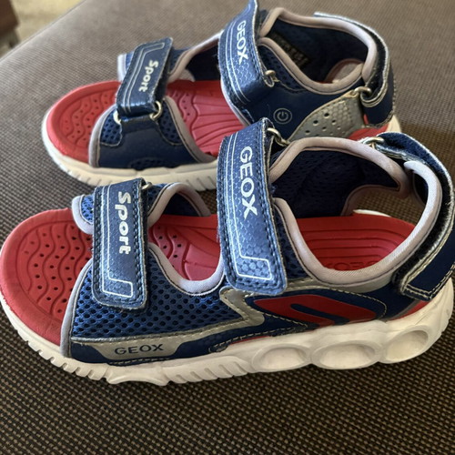 Geox sandals size 32 used with light-up feature, blue