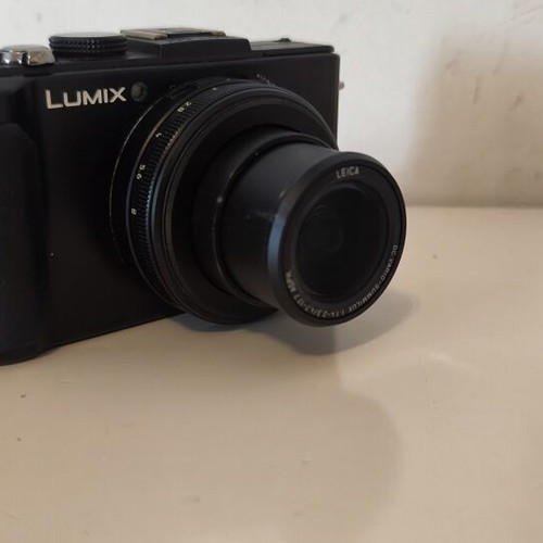 Panasonic Lumix DMC-LX7 compact camera with Leica lens