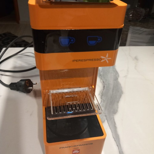 Illy Espresso Coffee Machine like new, capsule only
