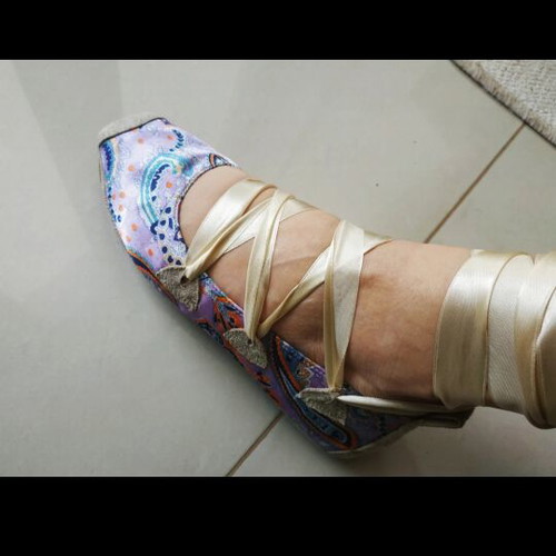 Ethnic ballet flats used, purple with ribbons, size 37