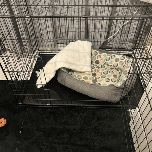 Dog crate new, dimensions 106x71x77cm, black