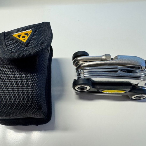Topeak ALiEN II multitool like new with 31 functions and carrying case