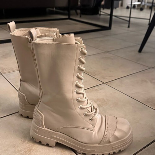 Beige boots used, size 36