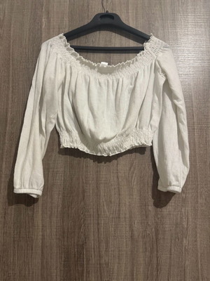 White crop top with open shoulders size S used