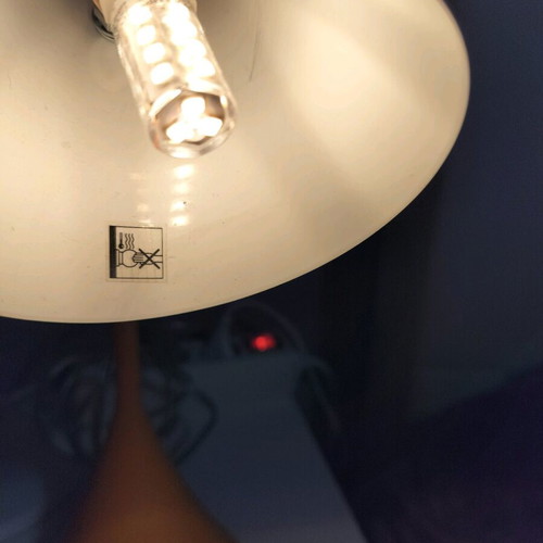 Metal desk lamp like new with touch base and three light intensities