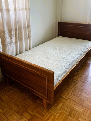 Κρεβάτι μονό χειροποίητο από καρυδιά μεταχειρισμένο