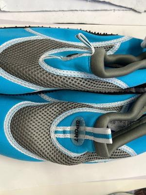 Swimming shoes new
