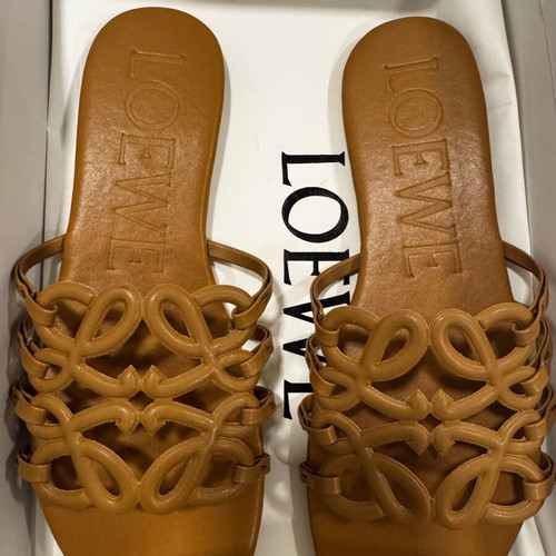 Loewe πέδιλα καινούρια, μέγεθος 39, καφέ