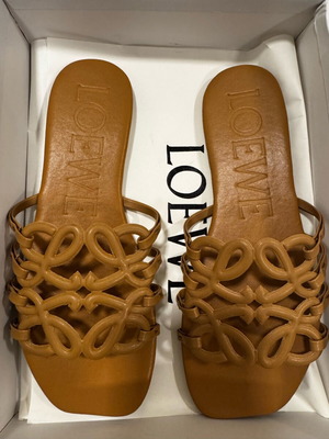 Loewe πέδιλα καινούρια, μέγεθος 39, καφέ