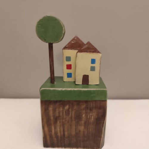 Handmade wooden houses with hand-painted art, new, pack