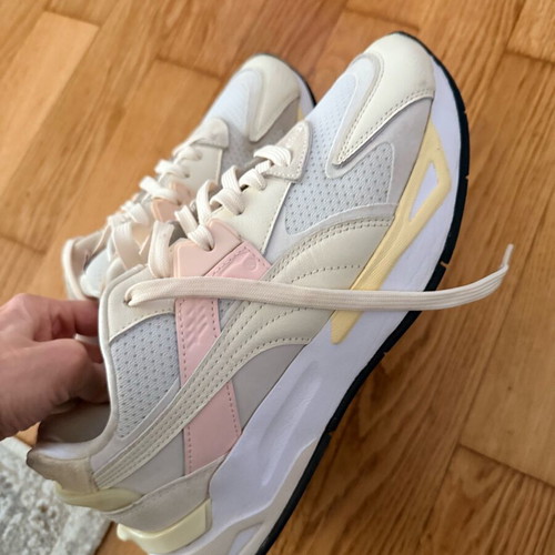 Puma sneakers athletic like new, size 40, beige and pink