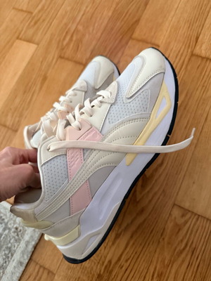 Puma sneakers athletic like new, size 40, beige and pink