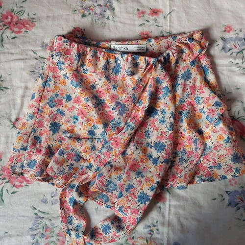 Bershka skirt shorts multicolor size XS like new