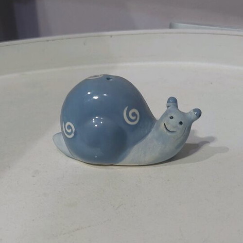 Ceramic snail salt and pepper shaker like new