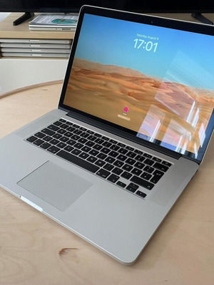 MacBook Pro 15inch Retina Intel Core i7 laptop used, 8GB RAM, SSD