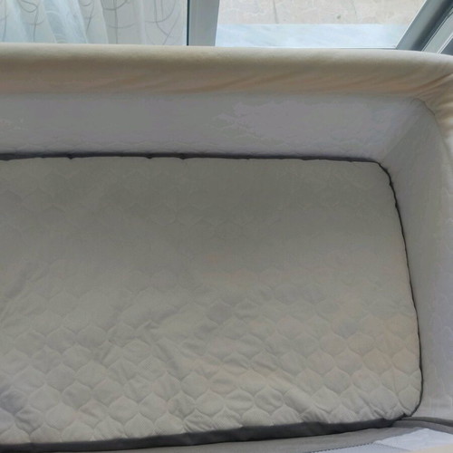 Bonne Nuit baby cot like new with mattress and adjustable height