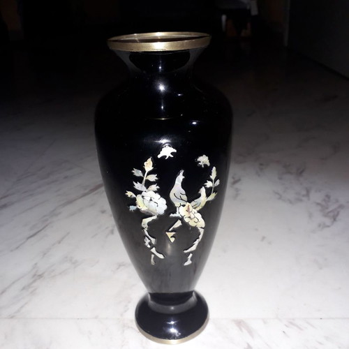 Japanese vase used lacquer with shell design
