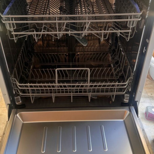 DeLonghi dishwasher like new DDW60W20 / DDW60S20