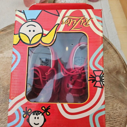 RiZitos Spanish leather baby shoes size 17