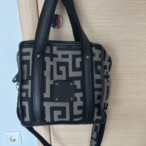Ames shoulder bag like new, very large capacity, black and gray