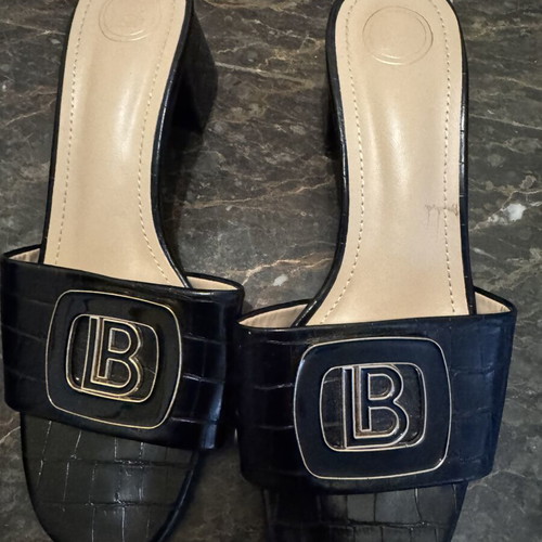 Laura Biagiotti low heel sandals size 39 black like new