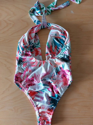 Ολόσωμο μαγιό καινούργιο, φλοράλ, μέγεθος S, λευκό με έντονα χρώματα