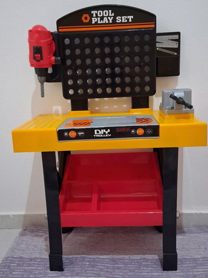 Children's Workbench like new with accessories and battery drill
