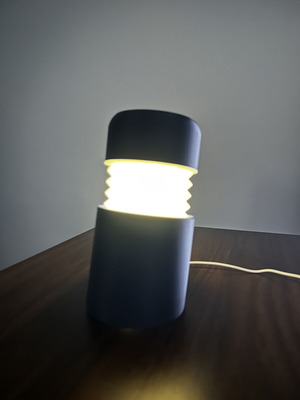 Table lamp with LED lighting like new, USB powered, adjustable light