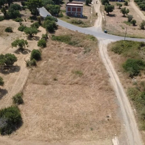 Οικόπεδο γωνιακό οικοδομήσιμο 614 τ.μ. στη Γερακινή Χαλκιδικής