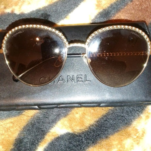 Chanel γυαλιά ηλίου μεταχειρισμένα με σπασμένο πιαστράκι και γρατσουνιές