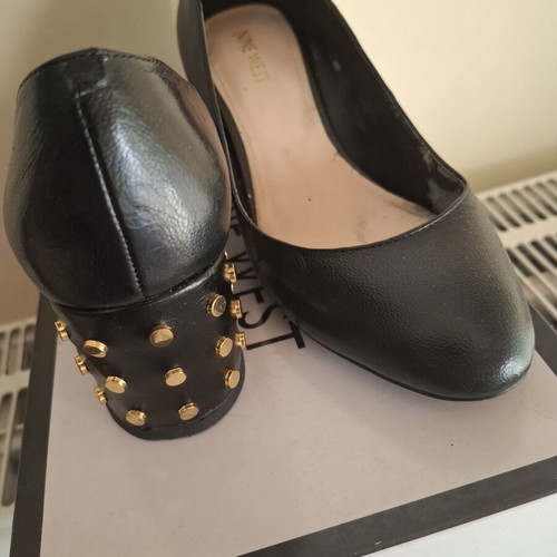 Nine West black leather pumps like new with gold studs, size 37.5
