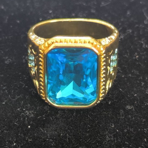 Vintage gold tone men's ring with large blue rectangular stone